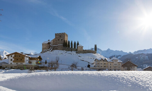 Laudegg castle winter
